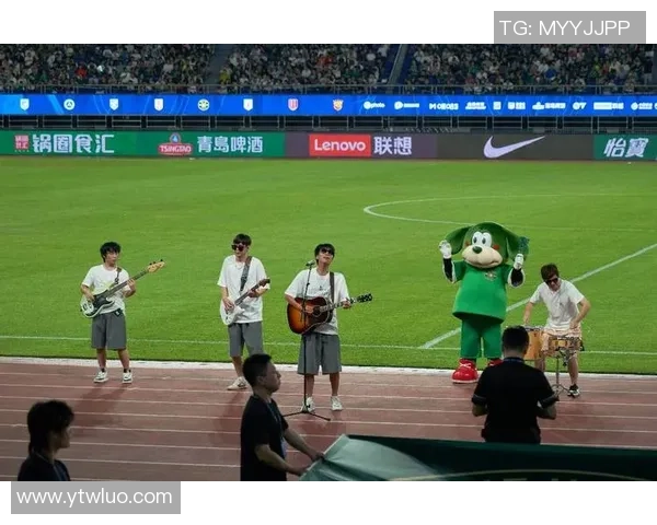 他们分别是足球明星传承激情与梦想的绿茵传奇 他们分别是足球明星传承激情与梦想的绿茵传奇